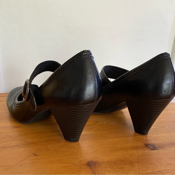 3 for 15$! American Eagle heeled vegan patent leather black Mary Jane’s. Size 8. - Picture 3 of 6